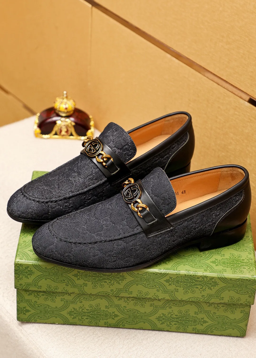 Men's shoes 💰462 💐 Product trademark: GUCCI "Gucci" casual leather shoes Regular size: 38-44 (45.46.47🉑️Customized) Product materials: Selected imported first-layer fabric upper + luxury hardware buckle, imported cowhide leather lining. Strong three-dimensional visual effect, original outsole Color: 3⃣️colors available